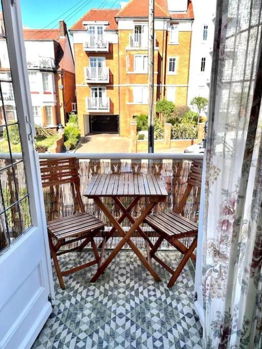 3 Bedroom Spacious Seaside Apartment With Estuary Views Southend-on-Sea Luaran gambar