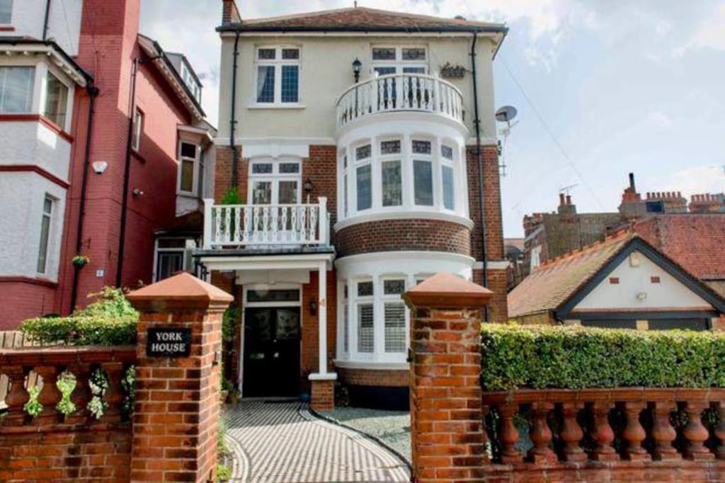 3 Bedroom Spacious Seaside Apartment With Estuary Views Southend-on-Sea Luaran gambar